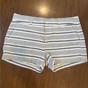 Khakis by Gap Girlfriend Striped Blue and White Women's Shorts 3”inseam